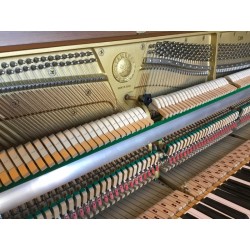 Piano droit occasion YAMAHA C 108 Noyer Satiné