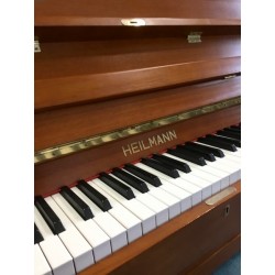 Piano droit HEILMANN, UP108D, finition Merisier satiné