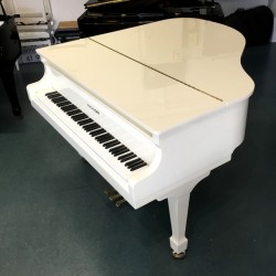 PIANO A QUEUE HYUNDAI G 80  Ivoire Brillant 1m55