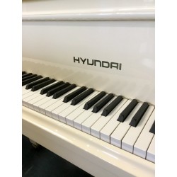 PIANO A QUEUE HYUNDAI G 80  Ivoire Brillant 1m55