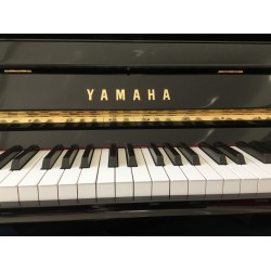 Piano Droit YAMAHA E-116 Noir Brillant
