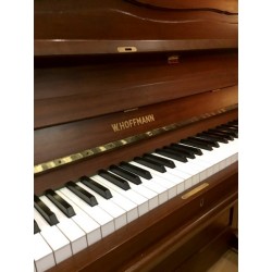 PIANO DROIT OCCASION W HOFFMANN H 120 Chippendale noyer satine