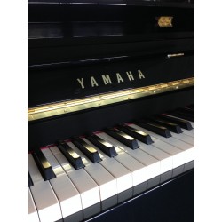 Piano Droit YAMAHA YM5 121 cm Noir brillant