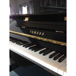 Piano Droit YAMAHA YM5 121 cm Noir brillant