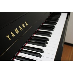 Piano Droit YAMAHA YU1 SILENT DISKLAVIER 121cm Noir brillant