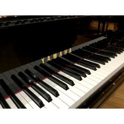 PIANO A QUEUE YAMAHA GC1 SILENT 161cm Noir Brillant / PRIX NOUS CONSULTER