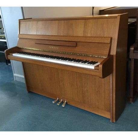 Piano droit YAMAHA P116N Noyer satiné 114cm