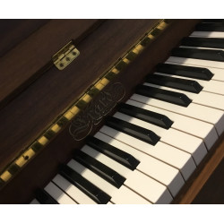 Piano droit Erard by Schimmel Mezzo Noyer satiné 106cm