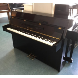 Piano Droit YAMAHA C108 Noir brillant