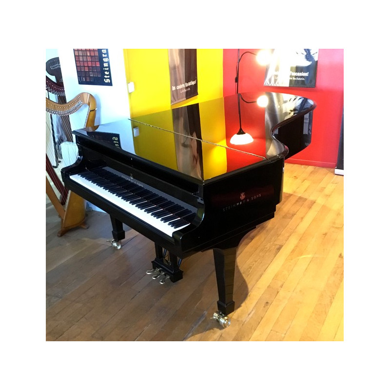 Piano à queue STEINWAY & SONS, modèle B, finition noir brillant