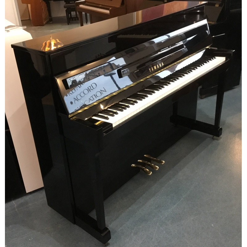 Piano Droit Yamaha E 110 N Noir brillant 110cm