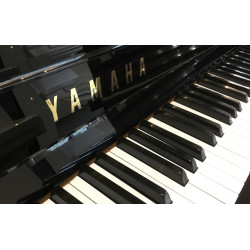 Piano Droit Yamaha E 110 N Noir brillant 110cm