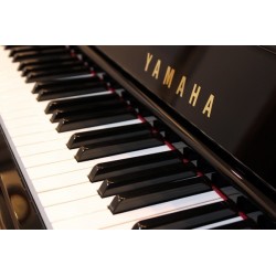 PIANO DROIT OCCASION YAMAHA UX10A Noir Brillant