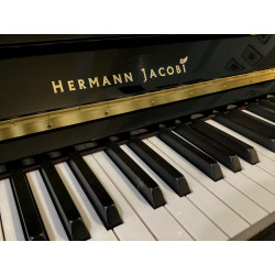 PIANO DROIT HERMANN JACOBI P-118 NOIR BRILLANT
