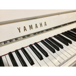 PIANO DROIT YAMAHA P121 BLANC BRILLANT CHROME