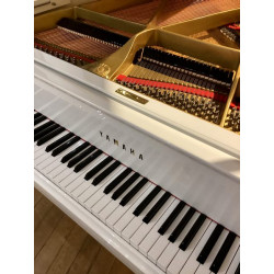 PIANO A QUEUE YAMAHA G2 BLANC BRILLANT 173 CM