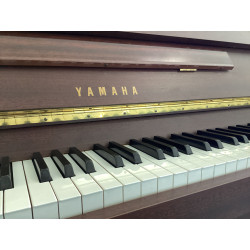 PIANO DROIT YAMAHA E-108 ACAJOU SATINE