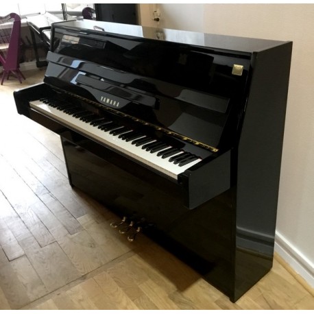 Piano Droit YAMAHA C110 Noir brillant