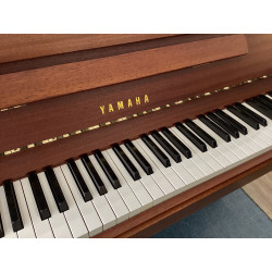 PIANO DROIT YAMAHA M5J 109 CM NOYER SATINE