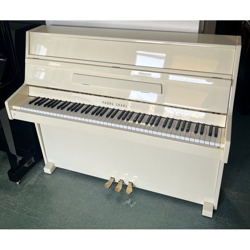 Piano droit Young Chang U109 finition ivoire Piano droit Young Chang U109 finition ivoire