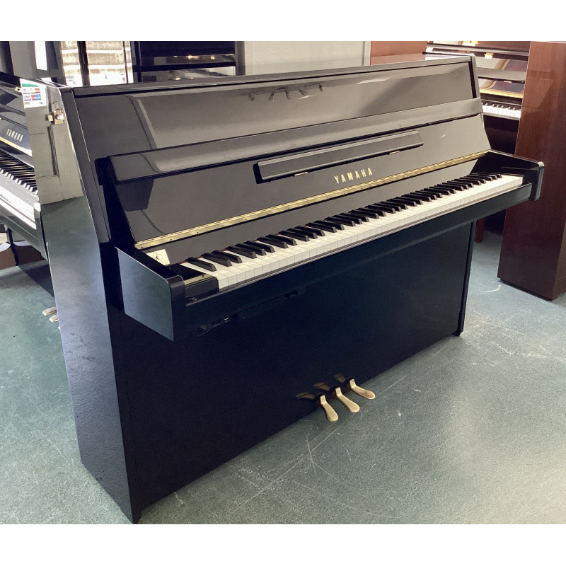 Piano droit YAMAHA B1 Silent SC2 Noir Brillant 109 cm Piano droit YAMAHA B1 Silent SC2 Noir Brillant 109 cm