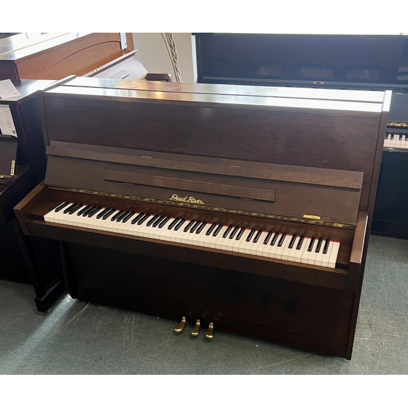 Piano droit PEARL River "113M" finition noyer satiné Piano droit PEARL River "113M" finition noyer satiné