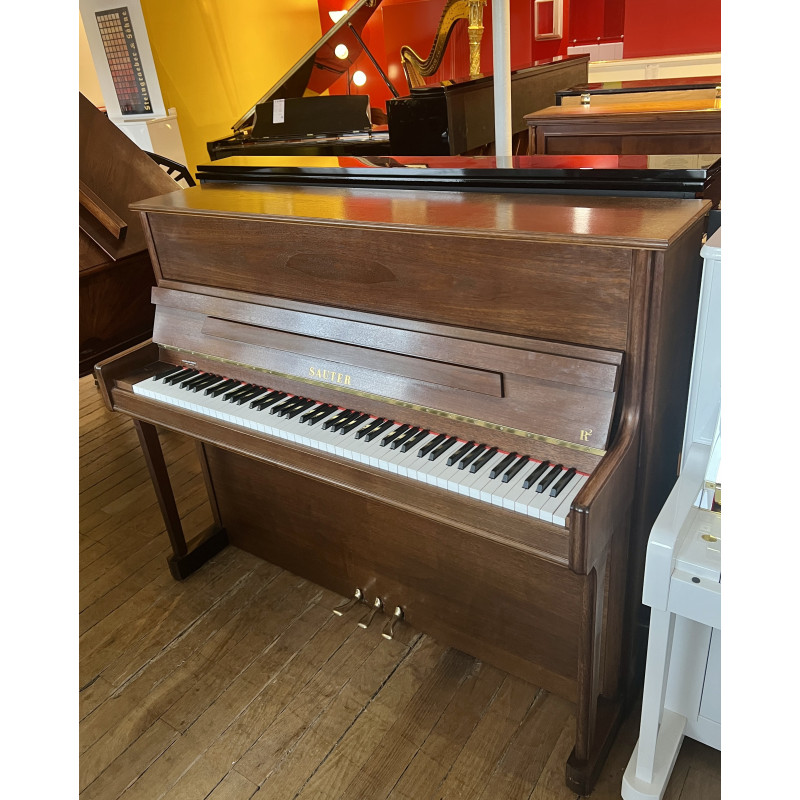 Piano Droit SAUTER R2 120 cm finition noyer satiné Piano Droit SAUTER R2 120 cm finition noyer satiné