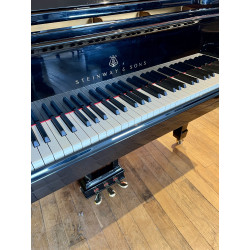 Piano à queue STEINWAY & SONS modèle B 211cm noir brillant