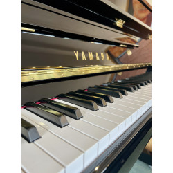 Piano droit YAMAHA B2SC2 113 cm finition noir brillant