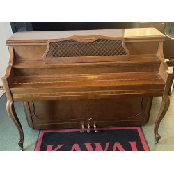 Piano droit KAWAI 802-F 109 cm finition noyer satiné