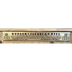 Piano droit BURGER & JACOBI 106cm finition noir brillant