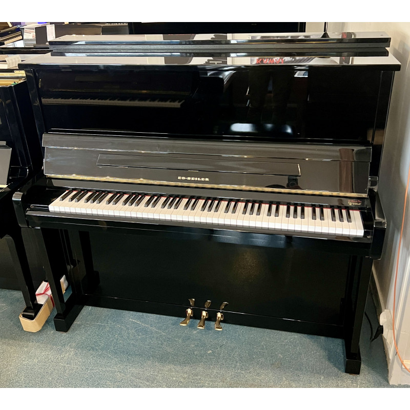 Piano droit SEILER 131 cm finition noir brillant