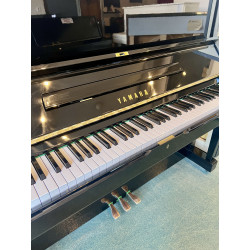 Piano Droit YAMAHA UX1 121cm Noir brillant