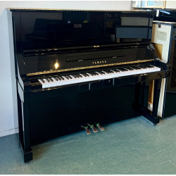 Piano Droit YAMAHA UX1 121cm Noir brillant