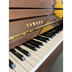Piano Droit YAMAHA C108 Noyer Brillant