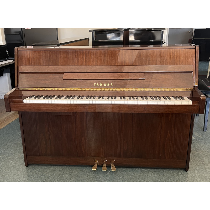 Piano Droit YAMAHA C108 Noyer Brillant Piano Droit YAMAHA C108 Noyer Brillant