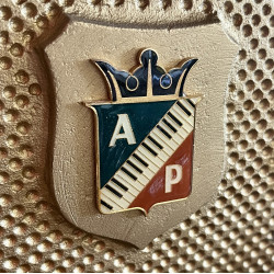 Piano Droit PETROF P-118 Noir Brillant