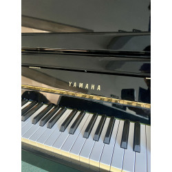 Piano Droit YAMAHA LU201 114cm Noir brillant