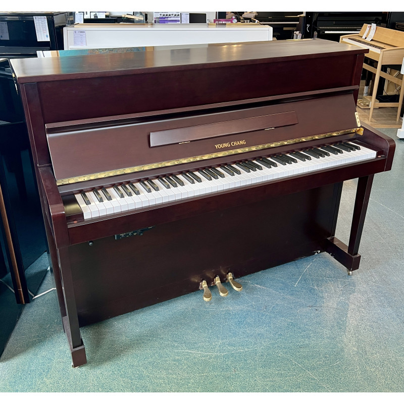 Piano droit silencieux Young Chang T-110 finition Noyer Satiné Piano droit silencieux Young Chang T-110 finition Noyer Satiné