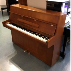 Piano Droit SAMICK S108S finition Noyer satiné