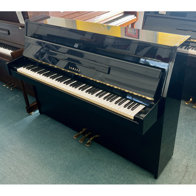 Piano Droit YAMAHA LU101 109cm Noir brillant