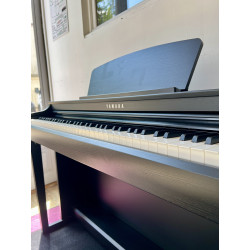 OCCASION Piano numérique meuble YAMAHA CLP-725 finition noir mat