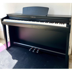 OCCASION Piano numérique meuble YAMAHA CLP-725 finition noir mat