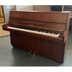 Piano droit HYUNDAI U-810 finition noyer satiné