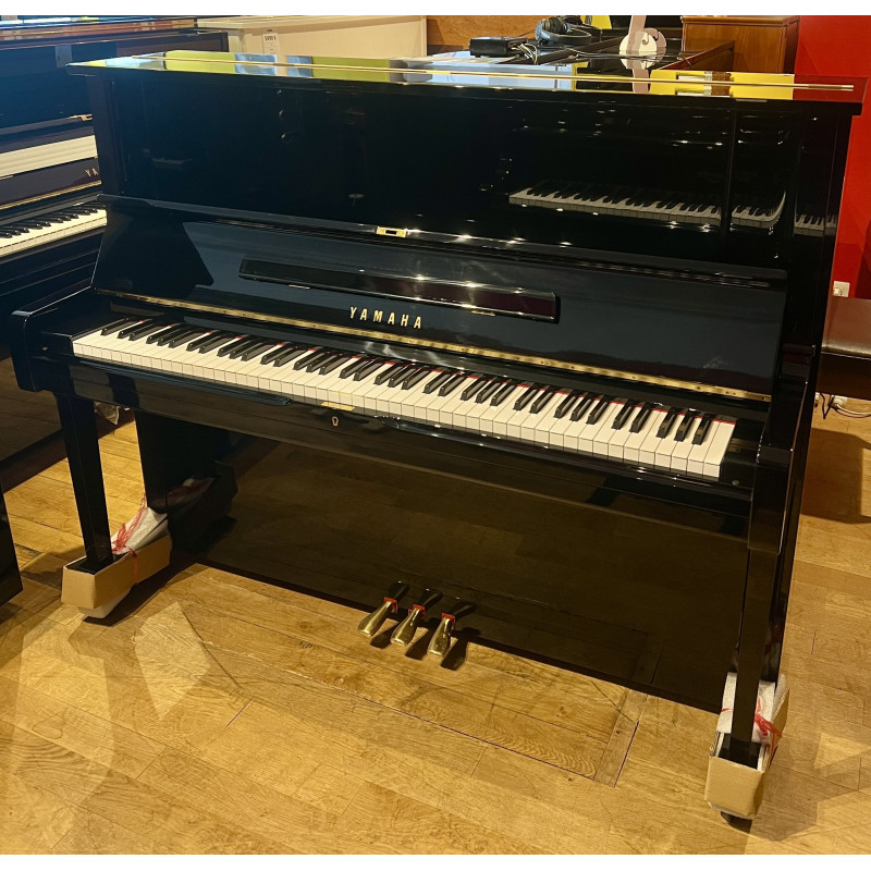 YAMAHA YUS Piano droit Noir Brillant 121 cm