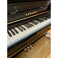 YAMAHA YU1 Piano droit Noir Brillant 121 cm