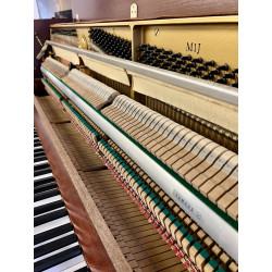 Location piano droit Yamaha M1J