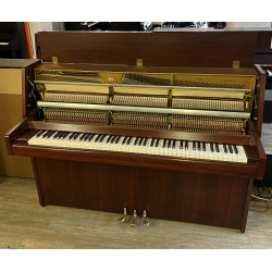 Location piano droit Yamaha M1J