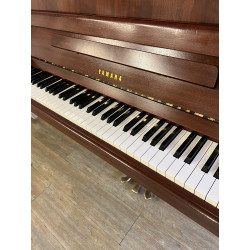 Location piano droit Yamaha M1J