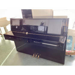 Maeari 821 Piano Droit Finition Noir Brillant